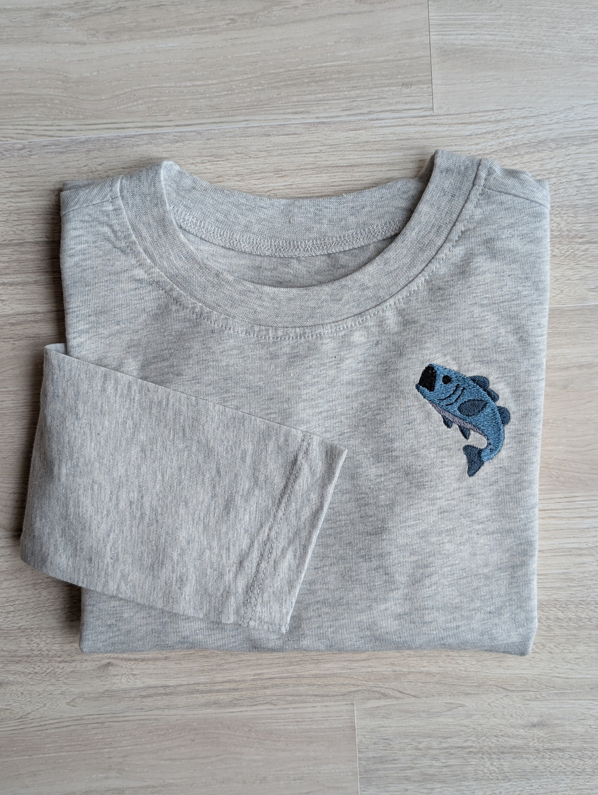 Ash grey long-sleeve shirt with bass fish embroidery