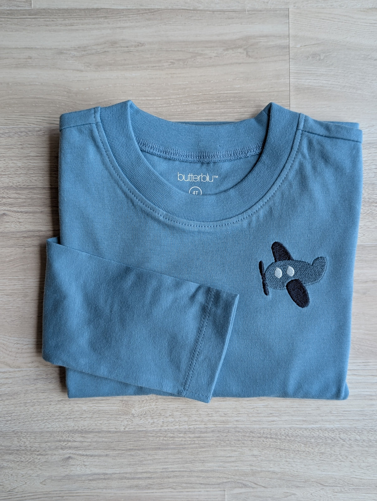 Long-sleeve shirt from the five-piece transportation set